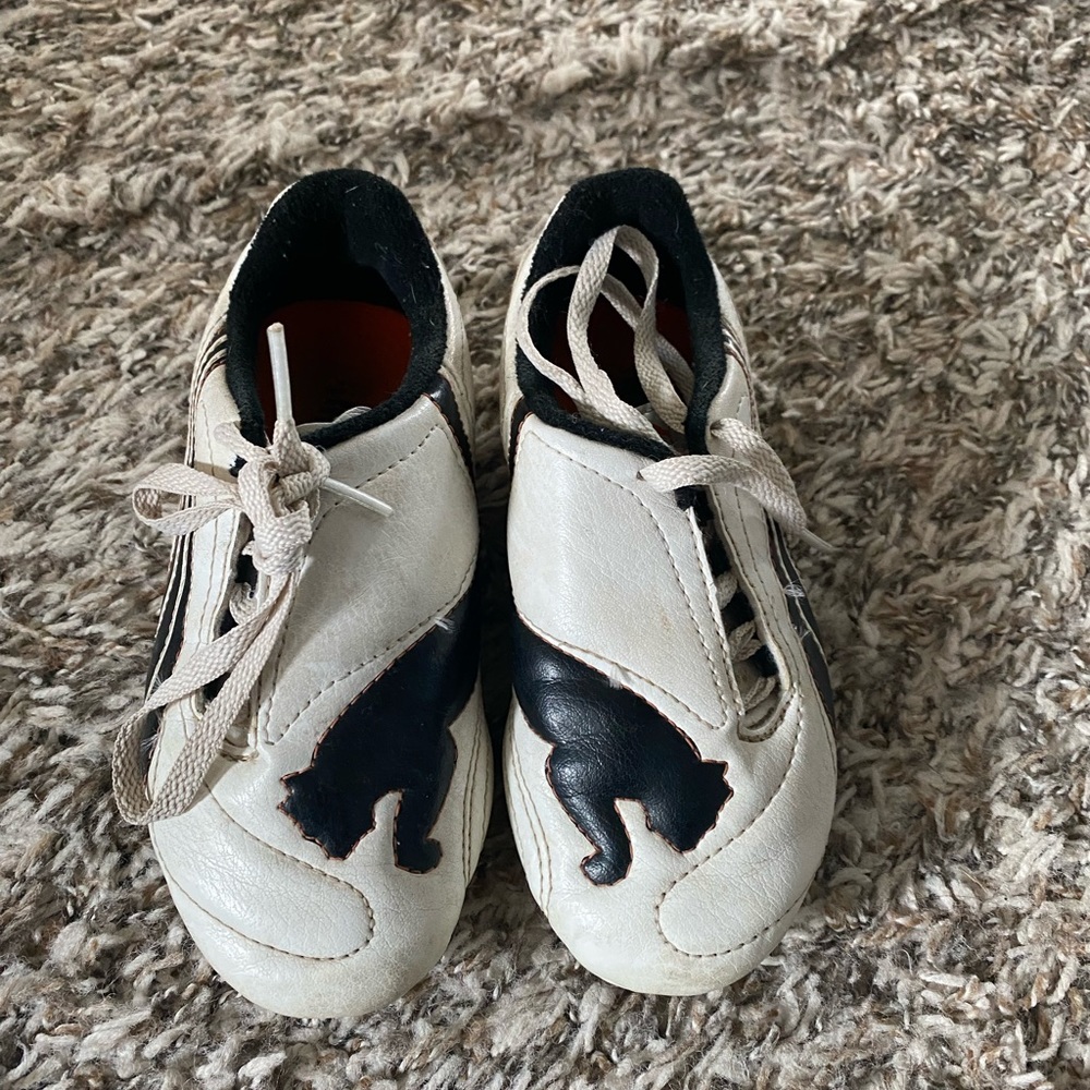 Kids boy or girl Puma soccer cleats size 11